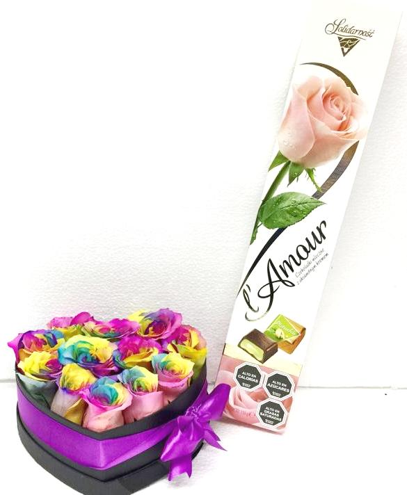 Caja Corazn con 12 Rosas Arcoris y Bombones 116grs 